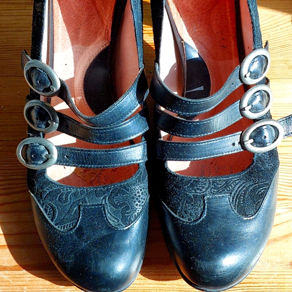 Baroque John Fluevog Pumps - Picture 2 of 5